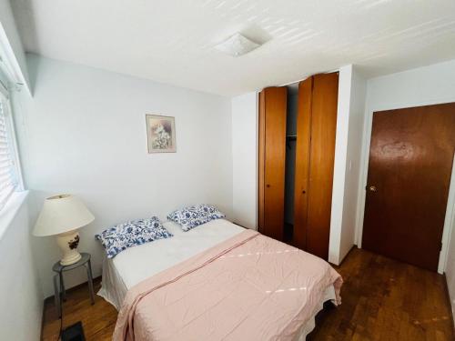 Guildford Holiday Home - Near Surrey Mall in Surrey, Canada