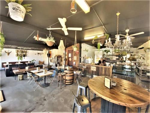 Waterfront Pet Friendly Abode Toukley NSW in 圖克利