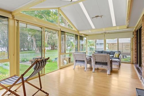 Waterfront Pet Friendly Abode Toukley NSW in 圖克利
