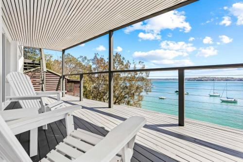 Ocean Front Luxury The Lambeth Walk in Bundeena