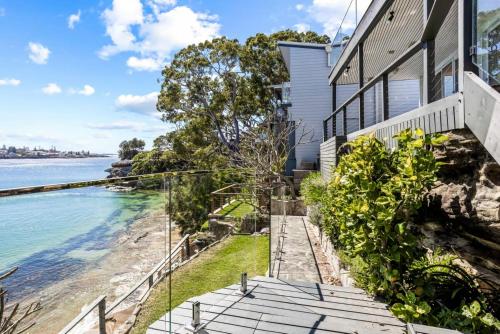 Ocean Front Luxury The Lambeth Walk in Bundeena