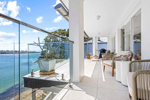 Ocean Front Luxury The Lambeth Walk in Bundeena