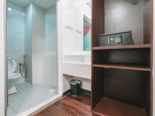 room detail thumbnail 2