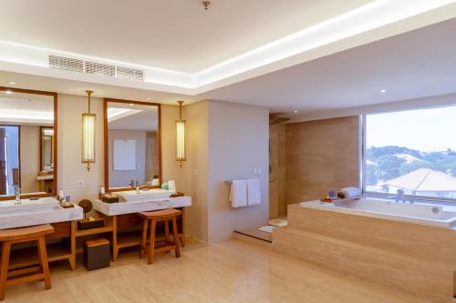 Royal Suite Villa with Private Pool and and One Time Minibar image 5