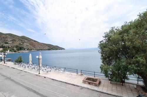 周邊環境, Κοράλι, μεζονέτα στην παραλία Λίμνης (Κοραλι, μεζονετα στην παραλια Λιμνης) in 利姆尼(尤比亞)