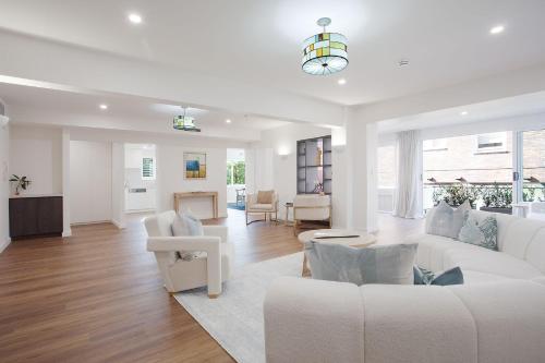 Dazzling Diamond, Point Piper Isyd in Point Piper