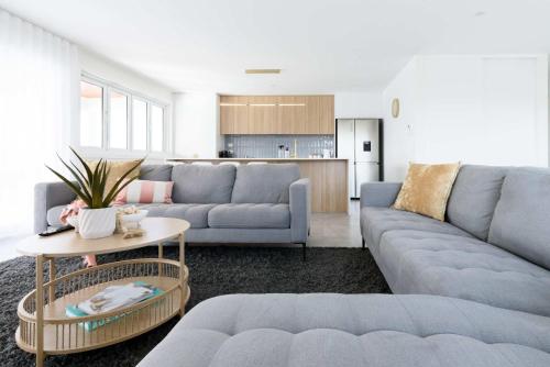 Spacious 4-Bed Coastal Retreat with Ocean Views