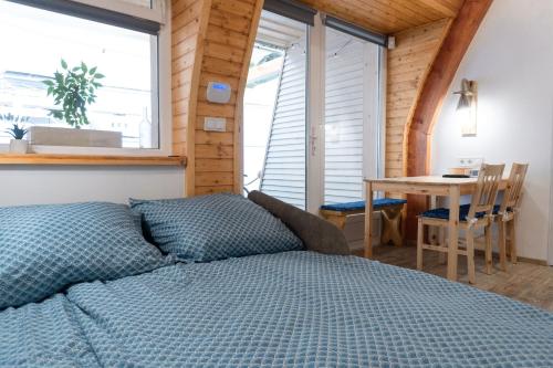 Matróz Apartmanok - Közvetlenül a stranddal szemben (Matroz Apartmanok - Kozvetlenul a stranddal szemben) in バラトナルマディ