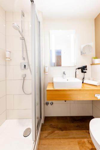 Standard Single Room image 4