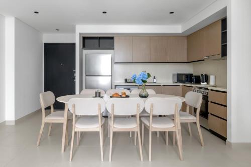 Stunning 3 Bedroom Apartment with Fountain Views by ZEN STAYS - Sleeps 9 - 2 Balconies, Dubái (foto 5)