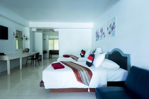 room detail thumbnail 1