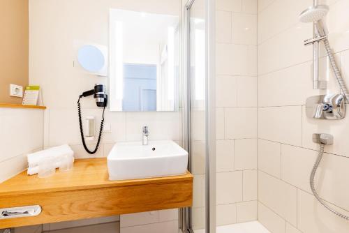 Twin Room image 1