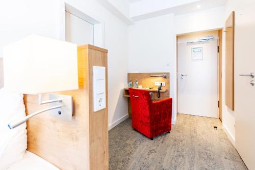 Twin Room image 3