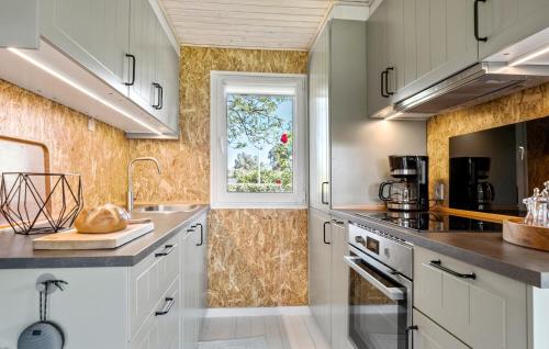 Kitchen, 3 Bedroom Cozy Home In Haderslev in Hejsager