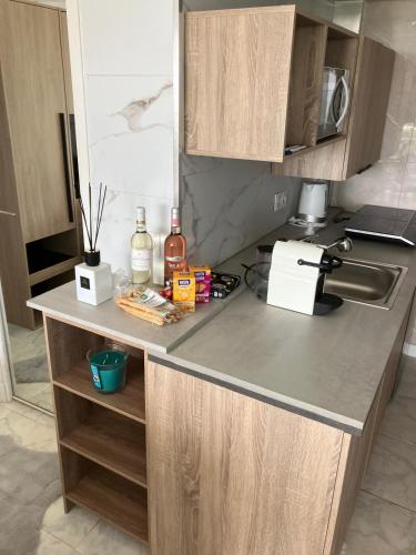 Studio calme et élégant avec vue mer