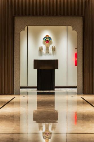 Yuexiu Hotel Guangzhou,Curio Collection by Hilton-Free shuttle between hotel and Exhibition Center during Canton Fair & Exhibitor Registration Counter