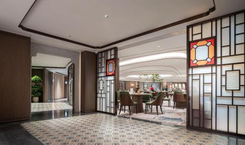 Yuexiu Hotel Guangzhou,Curio Collection by Hilton-Free shuttle between hotel and Exhibition Center during Canton Fair & Exhibitor Registration Counter