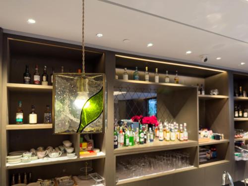 Yuexiu Hotel Guangzhou,Curio Collection by Hilton-Free shuttle between hotel and Exhibition Center during Canton Fair & Exhibitor Registration Counter