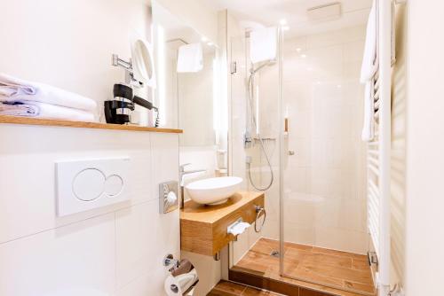 Maingau Hotel - image 9