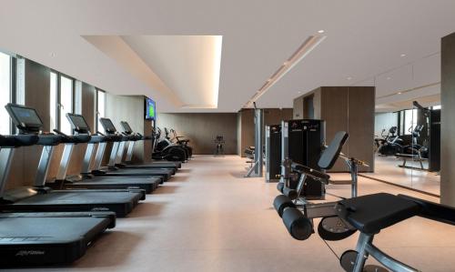 Yuexiu Hotel Guangzhou,Curio Collection by Hilton-Free shuttle between hotel and Exhibition Center during Canton Fair & Exhibitor Registration Counter