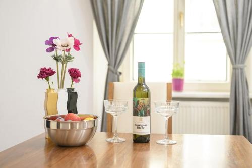 One-Bedroom Apartment image 7