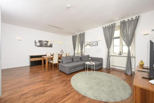 One-Bedroom Apartment image 4
