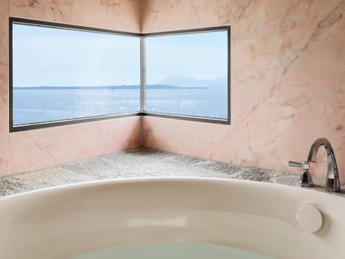 Bathroom, Cap d'Antibes Beach Hotel in Saramartel