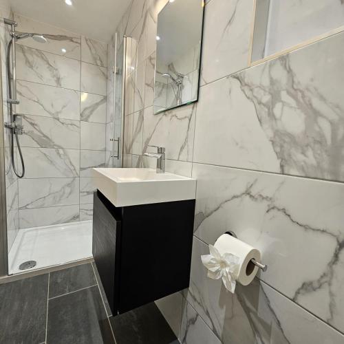 George Hotel - image 5