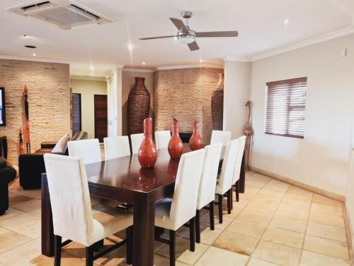 Elements Private Golf Estate - Earth Aspire - Moi Travel Signature Luxury Villa in Trompsburg