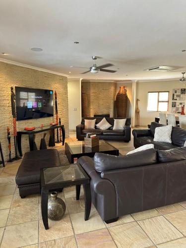 Elements Private Golf Estate - Earth Aspire - Moi Travel Signature Luxury Villa in Trompsburg