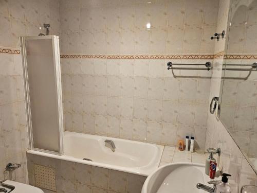 Appartement ensoleillé de 100 m2 à Mohammedia à 10 mn de la mer (Appartement ensoleille de 100 m2 a Mohammedia a 10 mn de la mer) in มูฮัมเมดิอา