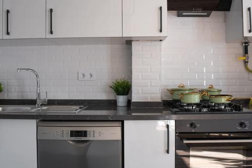 Cozy flat in Kadıköy 2BR New Hou, Стамбул (фото 10)