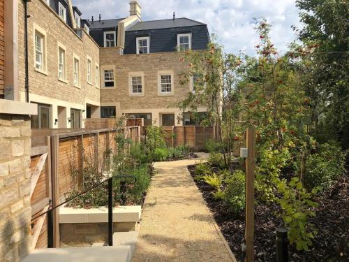 Boutique private apartment convenient for city - Pass the Keys, Bath (photo 3)