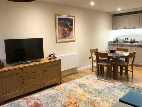 Boutique private apartment convenient for city - Pass the Keys, Bath (photo 9)