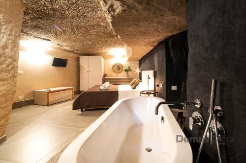 La Casa nel Tufo By DomusExtra