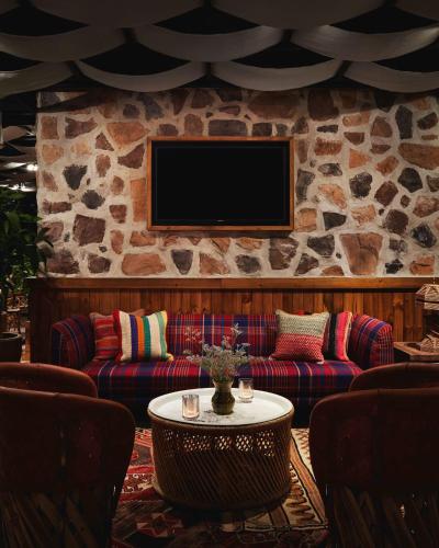 595974225 Graduate by Hilton Tucson