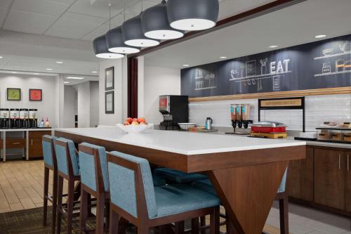 Hampton Inn by HIlton Panama City Beach - image 13