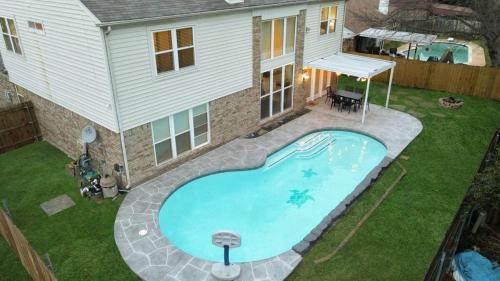 Luxury 5-BR Pool Grand Prairie in Grand Prairie, USA