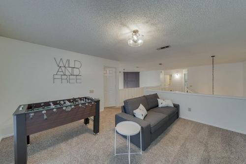 Luxury 5-BR Pool Grand Prairie in Grand Prairie, USA