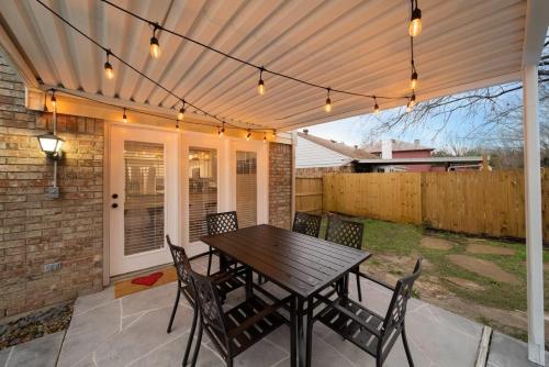Luxury 5-BR Pool Grand Prairie in Grand Prairie, USA