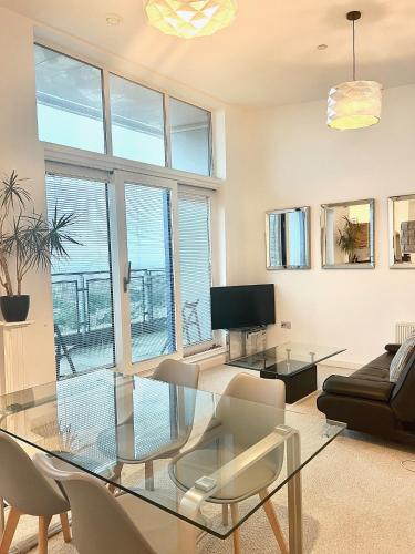 Sky View Apartment with Terrace