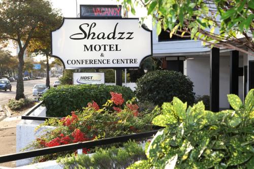 Shadzz Motel - Accommodation - Palmerston North