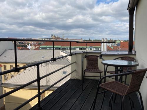 Castle View Apartment - main image