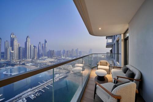 2BR Beachfront Apt with Stunning Dubai Marina View, Dubai