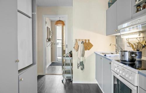 virtuve, 2 Bedroom Lovely Apartment In Allinge in Allinge
