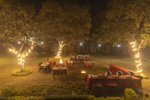 สภาพแวดล้อมโดยรอบ, WOW STAYZ2 Hotel Misty Meadows in พัชมารี