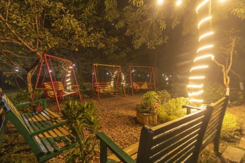 สภาพแวดล้อมโดยรอบ, WOW STAYZ2 Hotel Misty Meadows in พัชมารี