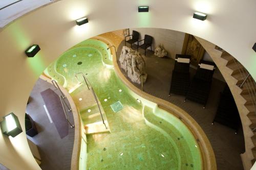 สปา, Belvaros Resort Apartman & Spa in เซเกสเฟแฮร์วาร์