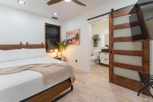 Artisan Oasis-hot Tub Fire Pit 8bd Whole House near Crown Hill Temető