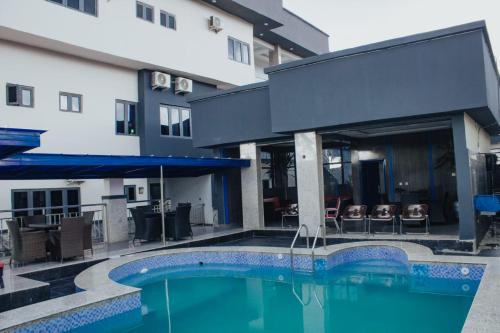 . Grand Shield Hotel